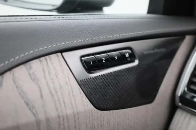 Volvo XC90 (2022) thumbnail 25