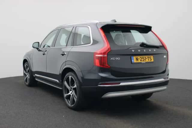 Volvo XC90 (2022) thumbnail 4