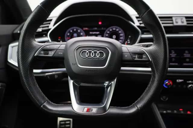 Audi Q3 (2021) thumbnail 3