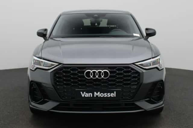 Audi Q3 (2021) thumbnail 5