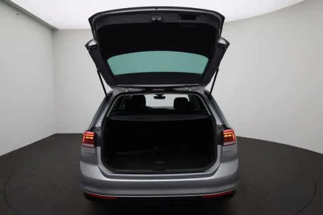 Volkswagen Passat (2023) thumbnail 12