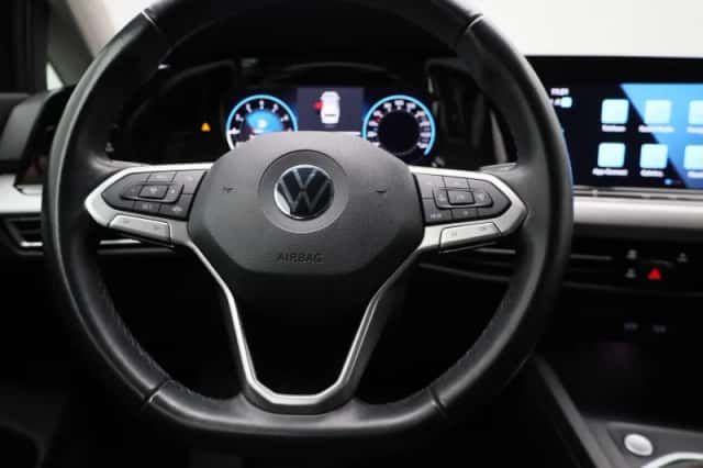 Volkswagen Golf (2021) thumbnail 3