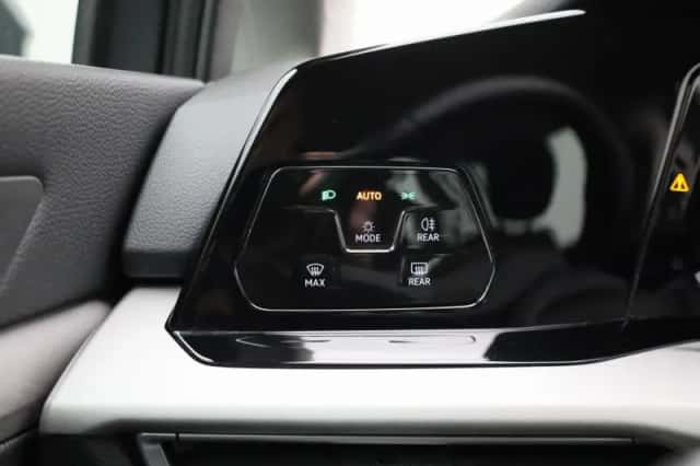 Volkswagen Golf (2021) thumbnail 22