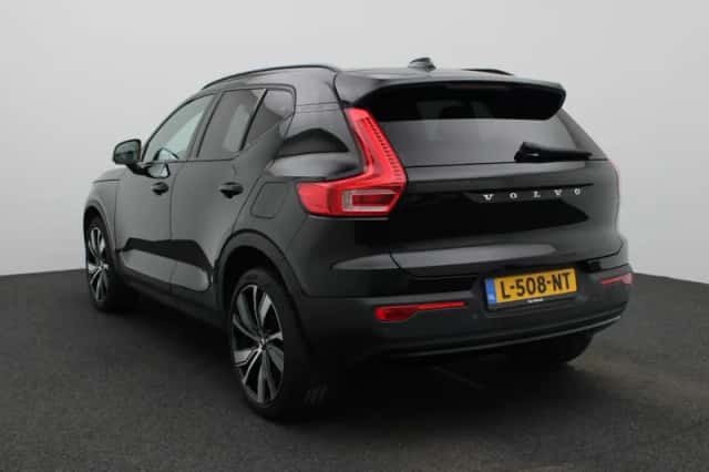Volvo XC40 (2021) thumbnail 3