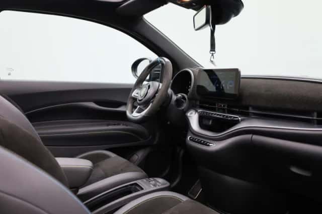Fiat 500C (2023) thumbnail 3