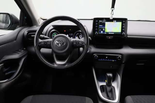 Toyota Yaris (2021) thumbnail 3