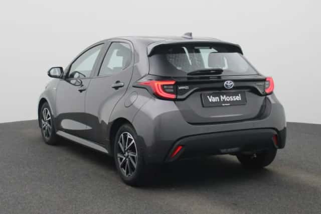 Toyota Yaris (2021) thumbnail 4