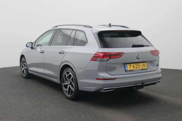 Volkswagen Golf (2023) thumbnail 4