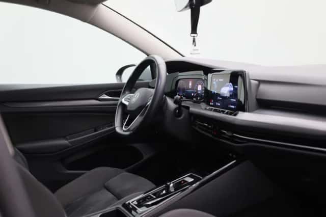 Volkswagen Golf (2023) thumbnail 32
