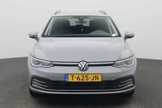 Volkswagen Golf (2023) thumbnail 5