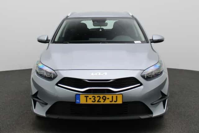 Kia Ceed Sportswagon (2023) thumbnail 4