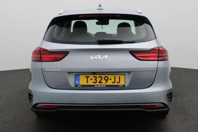 Kia Ceed Sportswagon (2023) thumbnail 6
