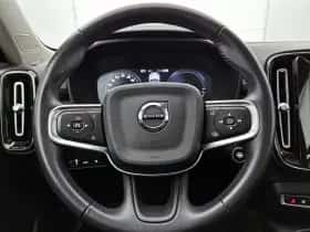 Volvo XC40 thumbnail 2