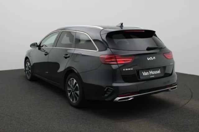 Kia Ceed Sportswagon (2023) thumbnail 4