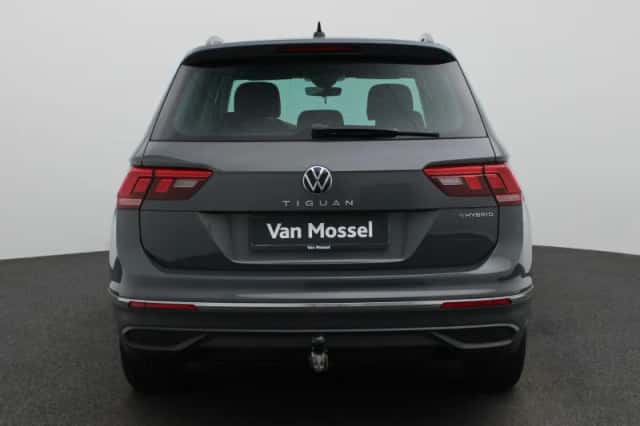 Volkswagen Tiguan (2022) thumbnail 6