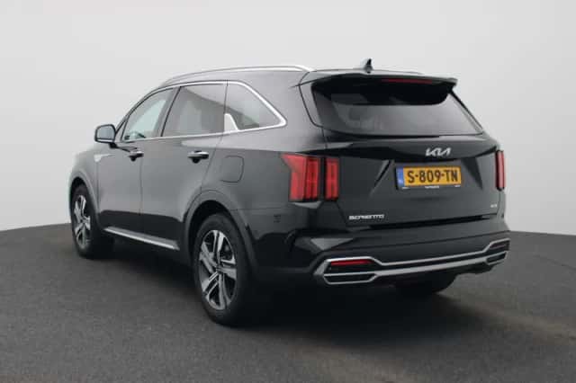 Kia Sorento (2023) thumbnail 4