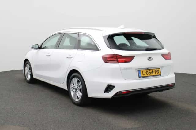 Kia Ceed Sportswagon (2021) thumbnail 3