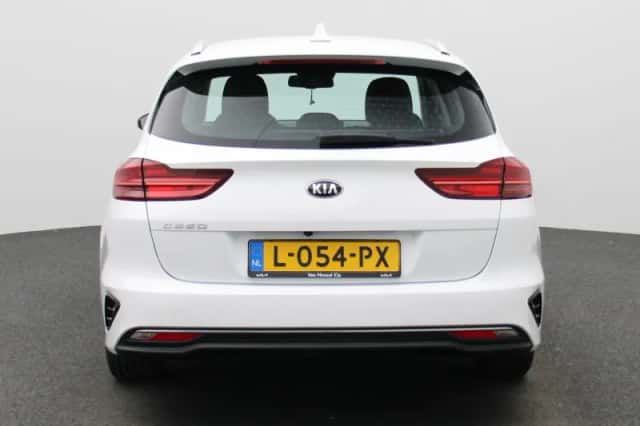 Kia Ceed Sportswagon (2021) thumbnail 6