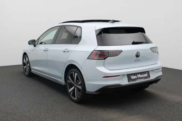 Volkswagen Golf (2024) thumbnail 4