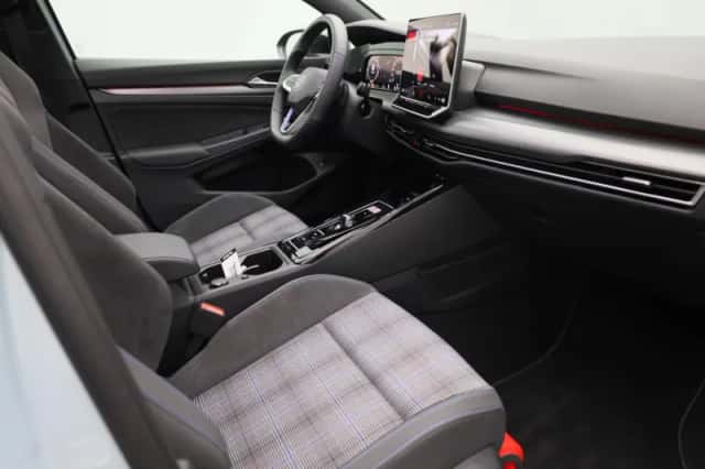 Volkswagen Golf (2024) thumbnail 39
