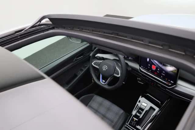 Volkswagen Golf (2024) thumbnail 40
