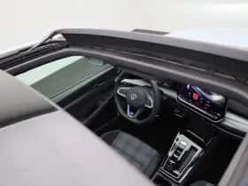 Volkswagen Golf (2024) thumbnail 40