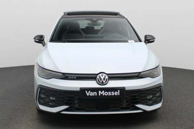 Volkswagen Golf (2024) thumbnail 5