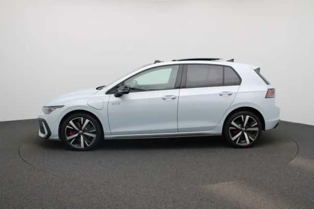 Volkswagen Golf (2024) thumbnail 6