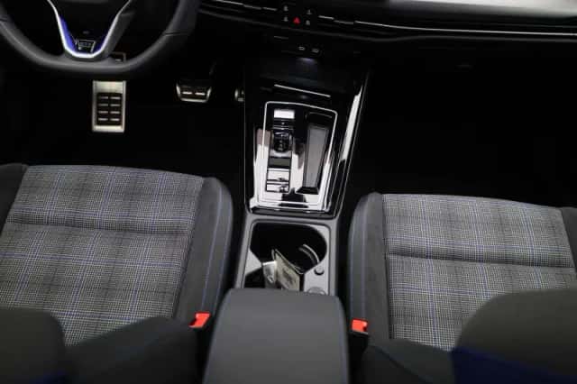 Volkswagen Golf (2024) thumbnail 10
