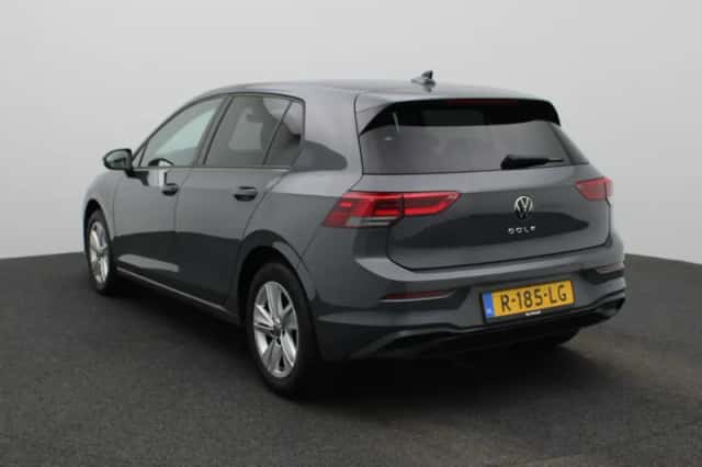 Volkswagen Golf (2022) thumbnail 2