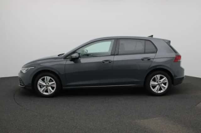 Volkswagen Golf (2022) thumbnail 4