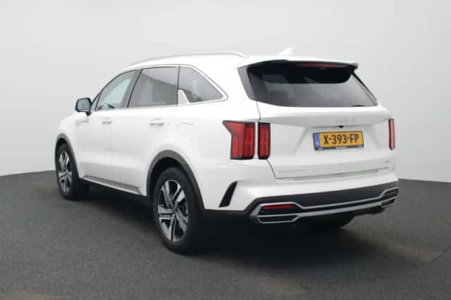 Kia Sorento (2023) thumbnail 2