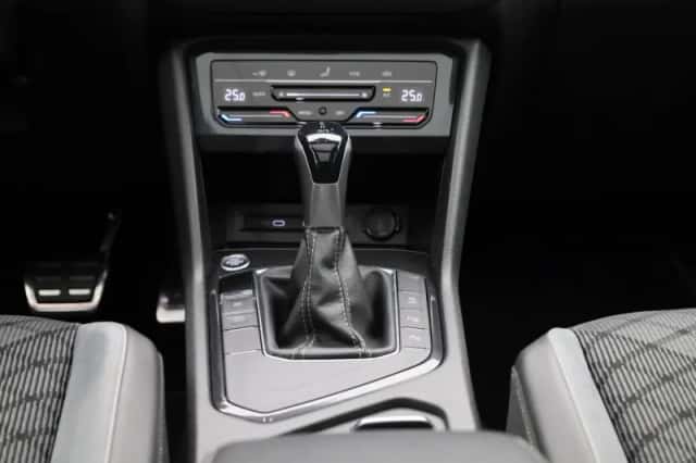 Volkswagen Tiguan (2021) thumbnail 11