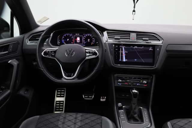 Volkswagen Tiguan (2021) thumbnail 3