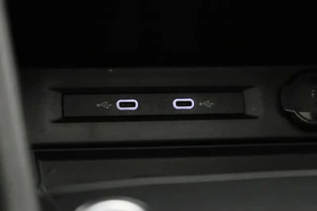 Volkswagen Tiguan (2021) thumbnail 33