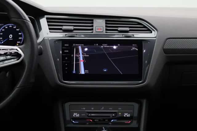 Volkswagen Tiguan (2021) thumbnail 10