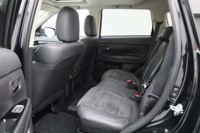 Mitsubishi Outlander (2021) thumbnail 11