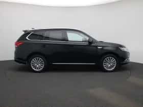 Mitsubishi Outlander (2021) thumbnail 7