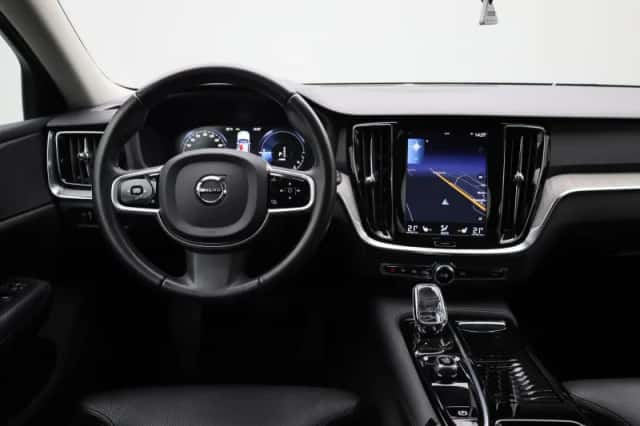 Volvo V60 (2021) thumbnail 3