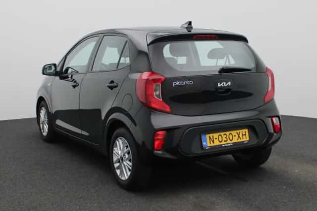 Kia Picanto (2022) thumbnail 4