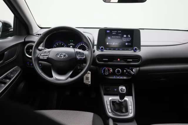 Hyundai Kona (2022) thumbnail 3
