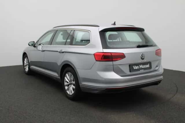 Volkswagen Passat (2021) thumbnail 4