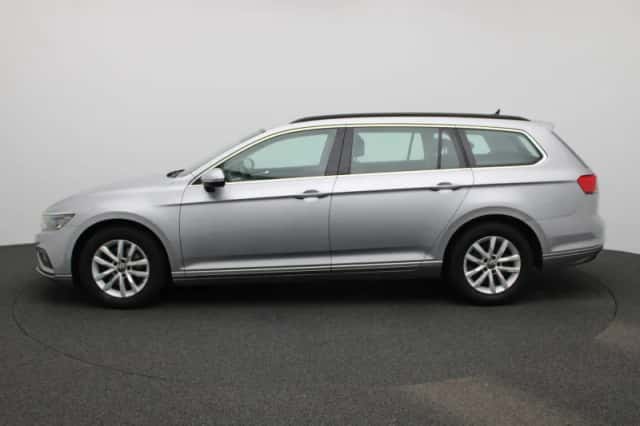 Volkswagen Passat (2021) thumbnail 6