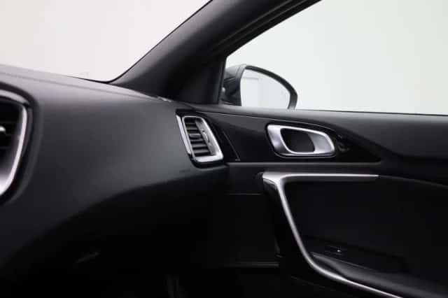 Kia Proceed (2021) thumbnail 24