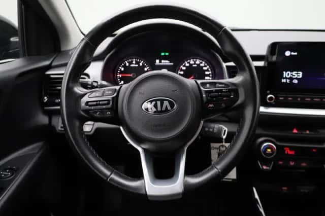 Kia Stonic (2021) thumbnail 3