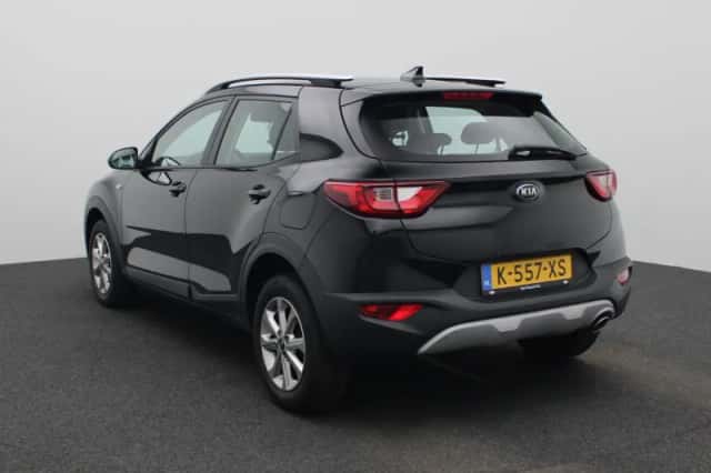 Kia Stonic (2021) thumbnail 4