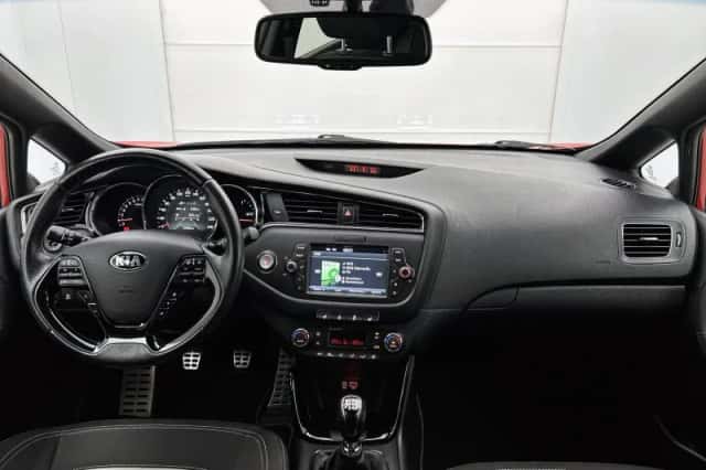 Kia Cee'd (2016) thumbnail 3