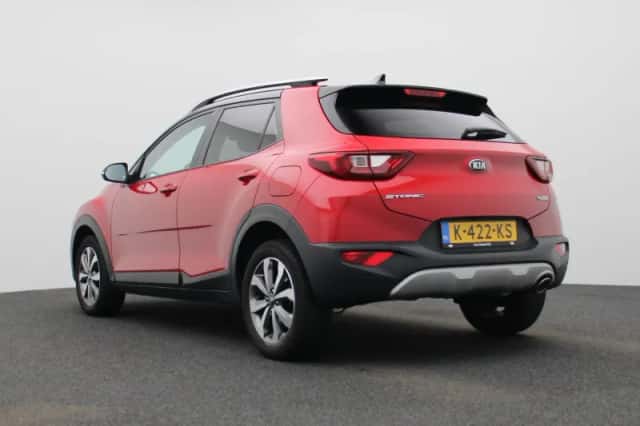 Kia Stonic (2021) thumbnail 2