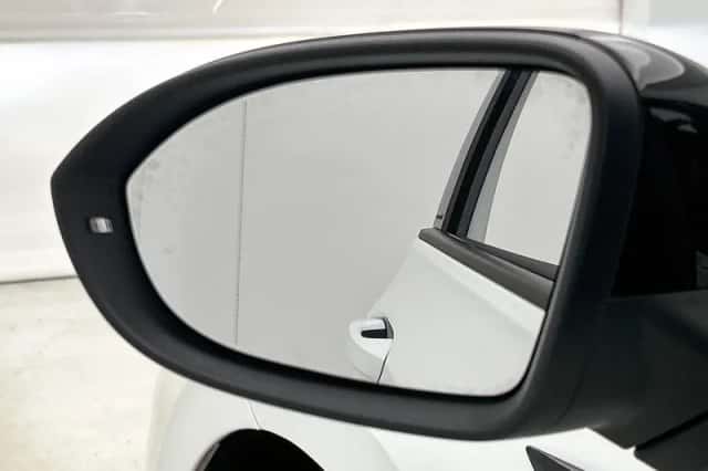 Volkswagen Golf (2024) thumbnail 17