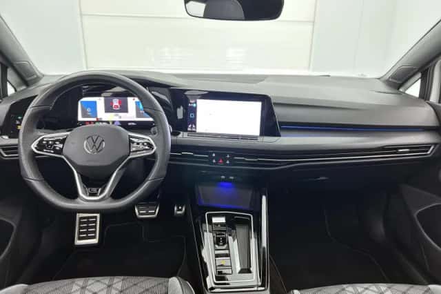 Volkswagen Golf (2024) thumbnail 3